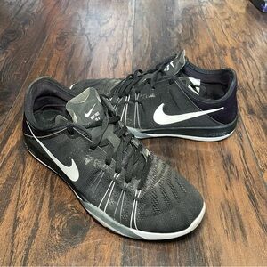 * Nike Free TR 6